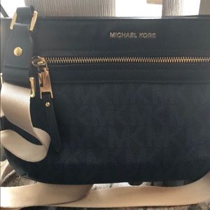 Michael kors crossbody